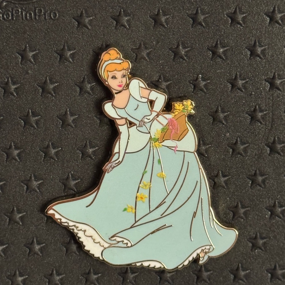 Disney/Pinkalamonde Cinderella Flower Basket Pin